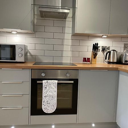 Stylish And Modern 2Br Apartment With Parking Sheffield Exterior foto